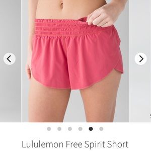 Lululemon Free Spirit short 4 Fireside Red EUC